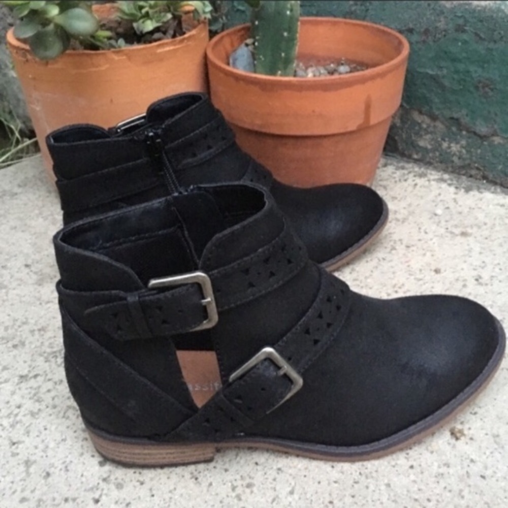CUT-OUT BUCKLE ANKLE BOOTIES - Picture 2 of 4